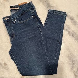 Levi’s 311 Skinny Shaping Jean